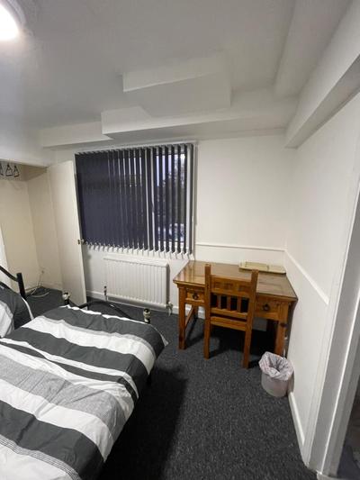 En suite double Room with 2 single beds R6