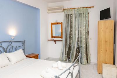 Depis apartments naxos