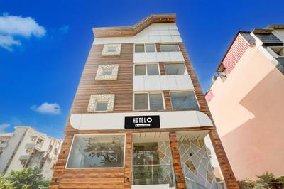 Super Collection O Bhupatwala Near Jain Mandir formerly Hotel Apple Grand