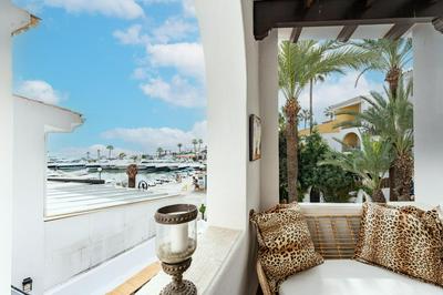Beautiful frontline apartment
