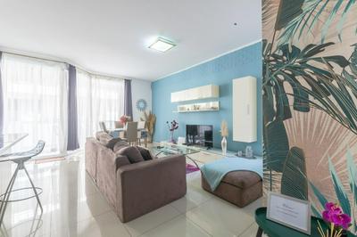 Amazing Apartment with Side Sea View