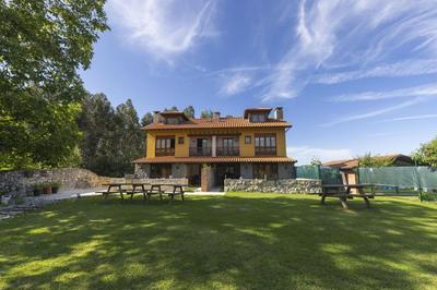 Villa Porrua 2 – Jardín con Barbacoa y chimenea