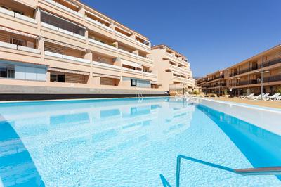 Los Seres , balcón y piscina