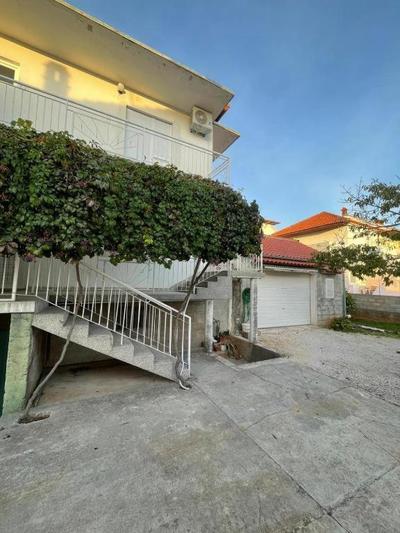 Modern Studio Apartment Tome with Terrace, Free Parking & Wi-Fi, Zadar