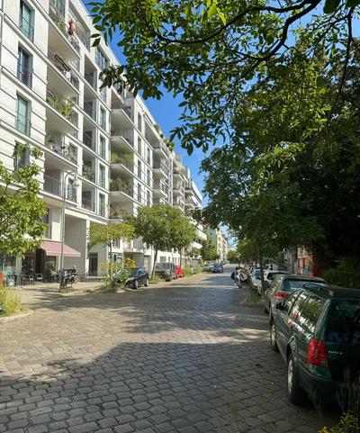 Luxus in Berlin Mitte mit Laptop, großem TV, neuem Bett und privatem Badezimmer
