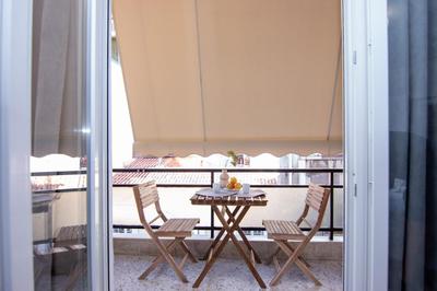 Sweet 2 bedroom apartment in Greek colors