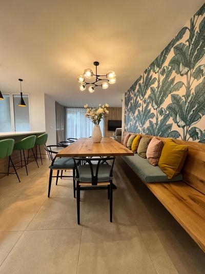 Modern 2 Bedroom Apartment with sea views