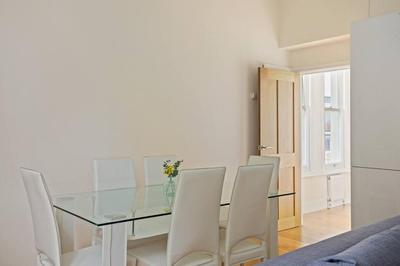 Stylish 1-Bed Flat in Prime Kensington Location