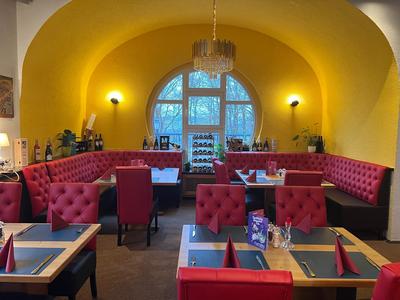 Attikos Hotel & Restaurant