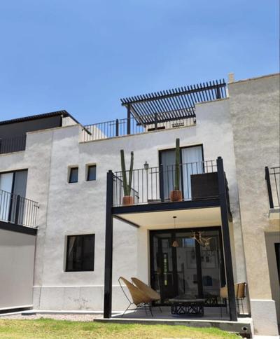 3br Modern Home With Jacuzzi, Pool, And Parking