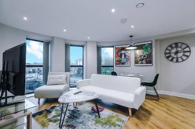 Monopoly Wallz - Sleeps 4