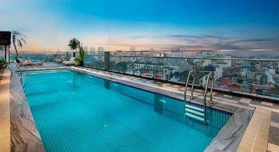 MAY DE VILLE Lakeside Hotel