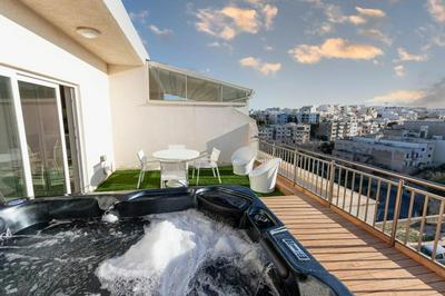 Warmth & Waves Penthouse
