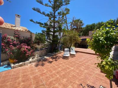 3 bedroom villa with infinity pool, BBQ area and fantastic sea view