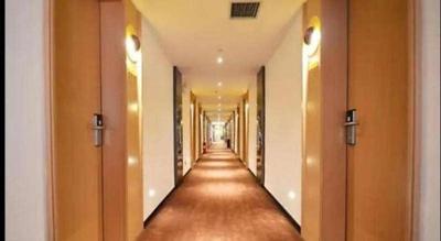 IU Hotel Zhengzhou Xinzheng Sias International University Branch