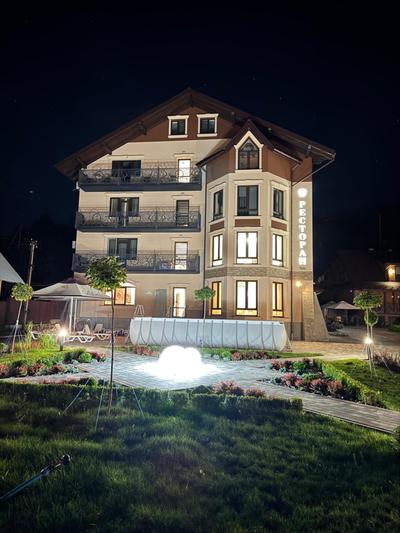 Готель-ресторан Два Леви