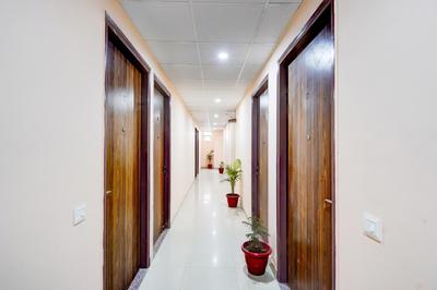 Super Collection O Sector 104 Noida