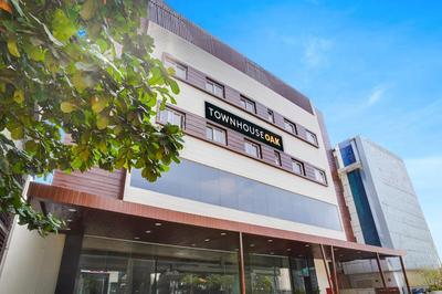 Townhouse OAK XOTEL near silk board metro