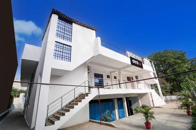 Hotel O Regal Hotel & Lawn