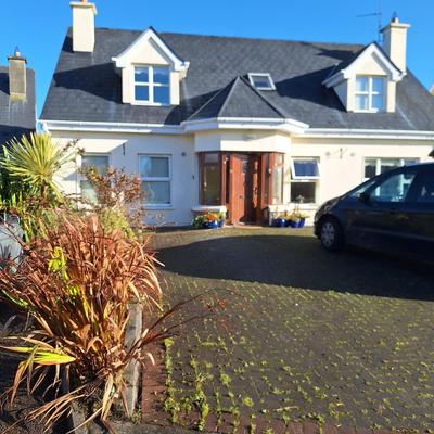 Compact Double ensuite Room in Listowel
