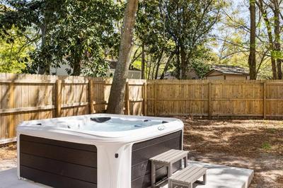 Southern Charm with Hot Tub 10 min from Downtown!