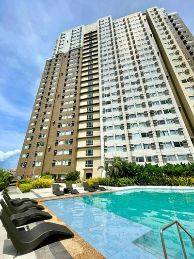 Urban Oasis Condo 1 Bedroom Facing Pool Area only steps away from Ayala Mall