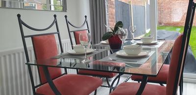 3 bedroom guest House in Brierley hill Contractors & Families Welcome DY5