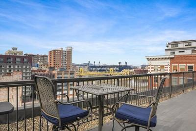 1 BR Downtown Pittsburgh with Best Roof Top View
