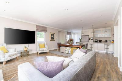 4 Bedroom Haven In Chelsea Village