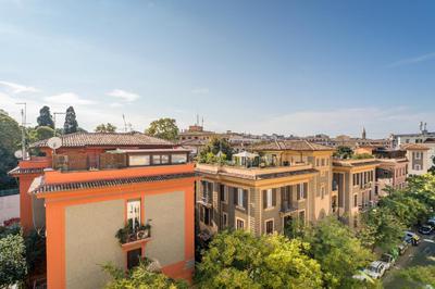 Comics Roma Penthouse, Funny Flat Nearby Colosseum