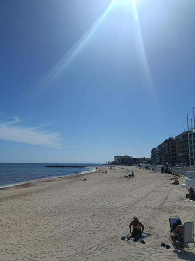 Beach location and pool-Torrevieja-PMT11