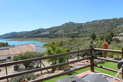 Stay in Huetor Rural Tourism 15 minutes from the beach