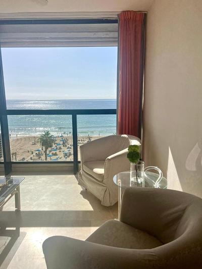 Apartamento Santa Margarita, primera línea de playa con piscina
