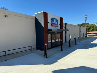 Lakeside Inn and Suites