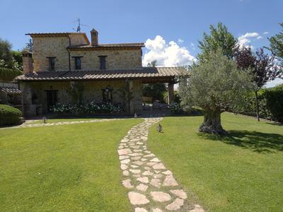 Scappo in Umbria, casale della quiete