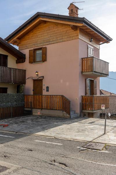 Villetta indipendente Bratto - con posto auto e WiFi