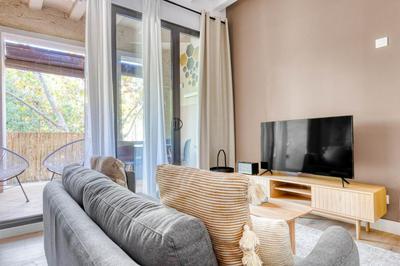 Renovated El Born 2BR wbalcony nr Arc de Triomf BCN-38