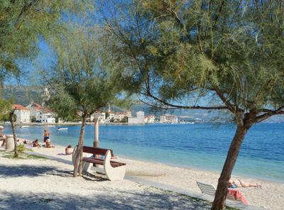 Beachfront Spacious Apartment with Terrace