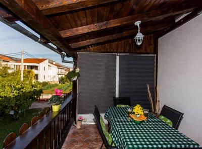 Spacious Kastela Apartment with Balcony and Mountain Views Near the Sea