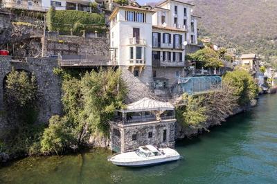 Storica Villa sul Lago di Como con darsena privata