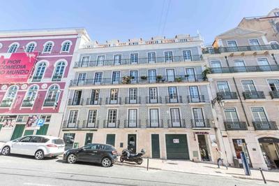 Chiado Deluxe Modern Feel 3 BR Apartment