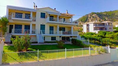 Derveni Seaside Apartments - Deluxe Sea View Penthouse Jacuzzi-BBQ & Groundfloor Garden View Apartment