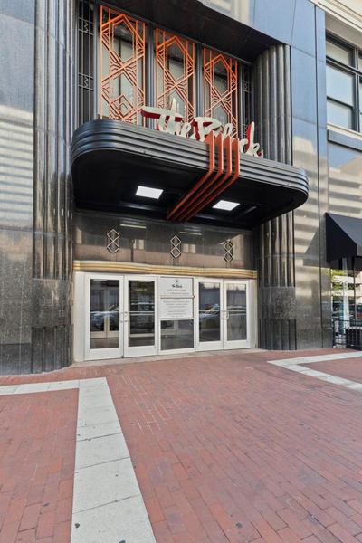 Indy Urban Nest - Sleeps 8 - Skywalk Access - Convention Center - Stadium
