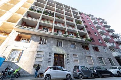Designed apartment in Milan center Gae Aulenti area with AC, WiFi and Subway airport connected steps from Central Station