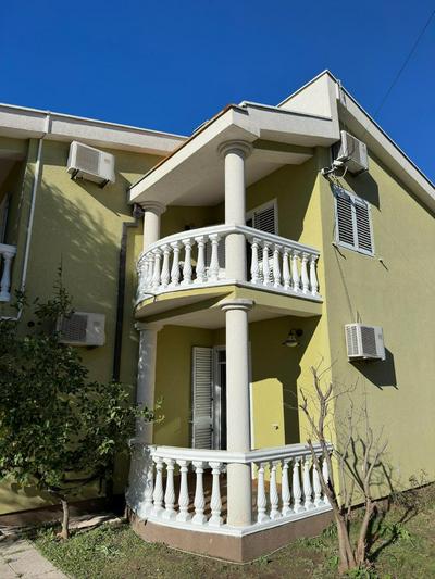 Villa Green Olive Bar