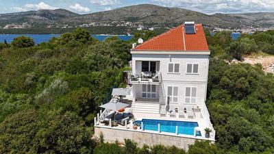 Villa,pool, 300m to beach, private location, seaview
