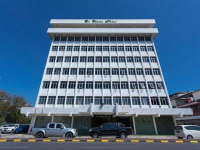 OYO 89619 De Choice Hotel