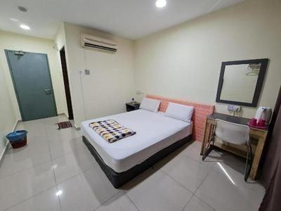 OYO 90442 Newtown Star Hotel