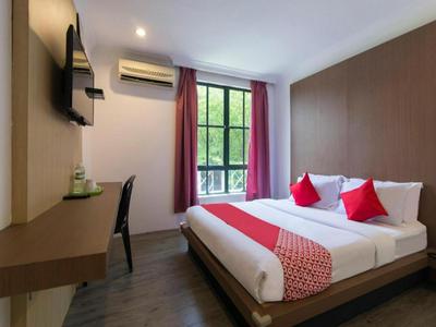 OYO 1045 Azimuth Hotel