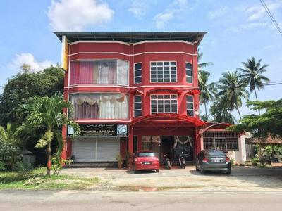 OYO 89653 Anisaa Inn